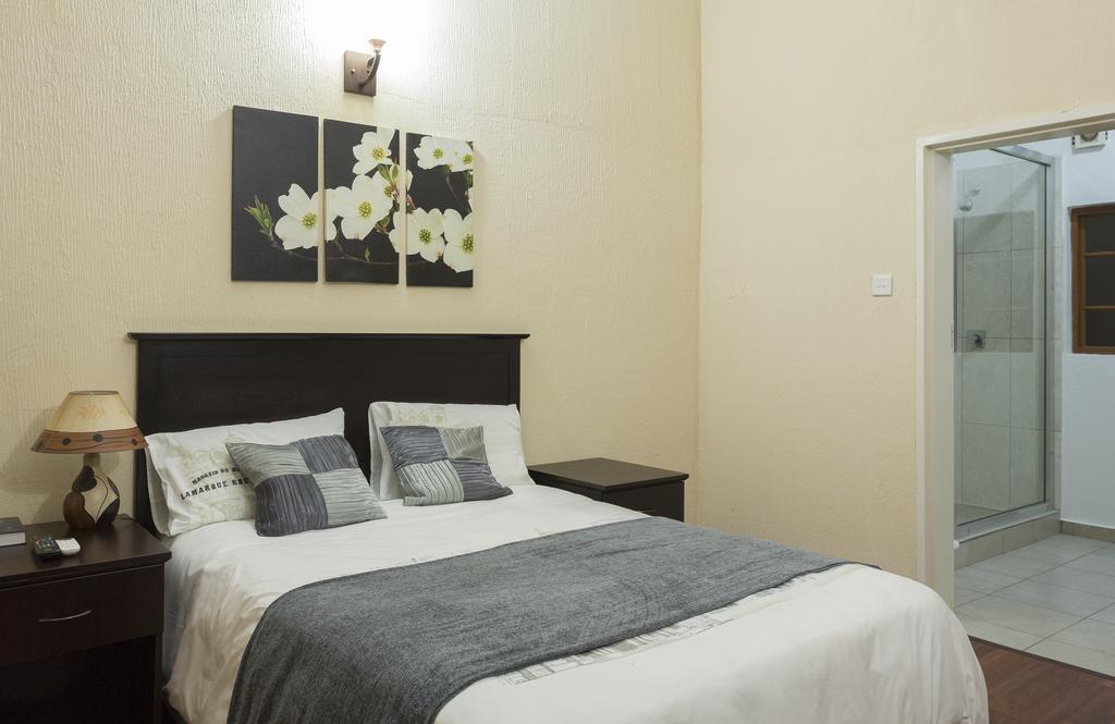 Mokorro Hotel Chingola Room photo