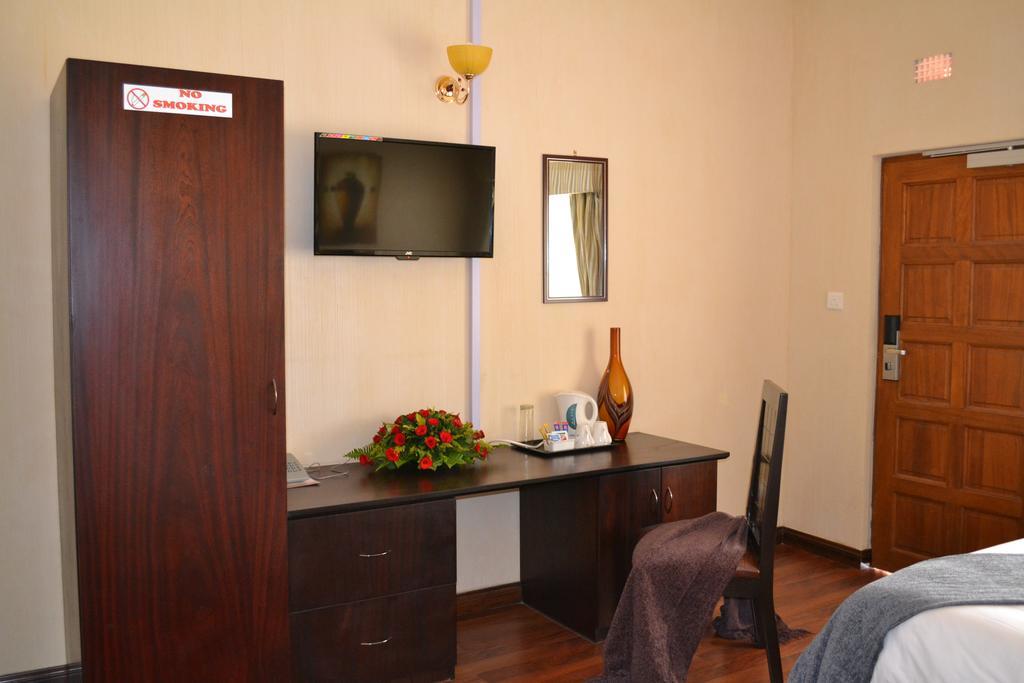 Mokorro Hotel Chingola Room photo